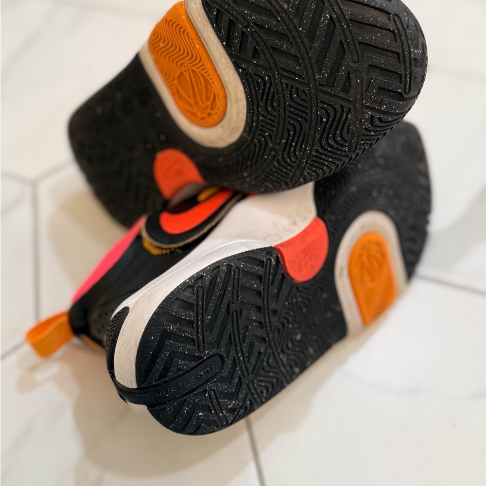 Nike Team Hustle D 11 Big Kids' Basketball Shoes - Size 3.5Y - Picture 6 of 7